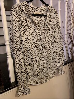 Vine & Love White & Black Printed Long-Sleeve Blouse